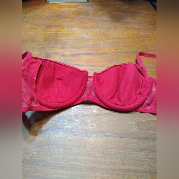 La Senza 2-Piece Red Bra (34B) & Red Lace Garter (Size Medium) - Picture 5 of 15